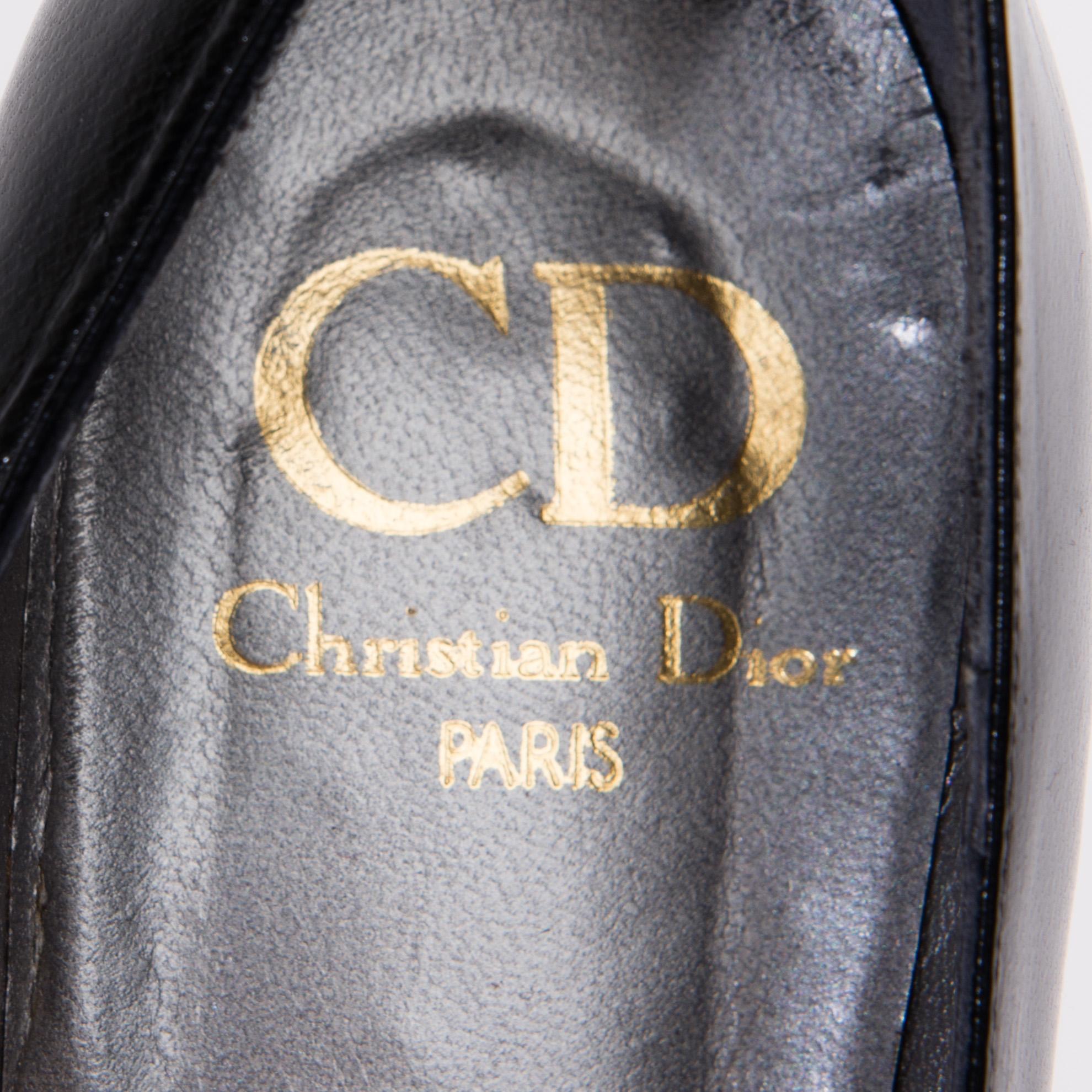 KENGÄT ja VYÖ, Christian Dior.