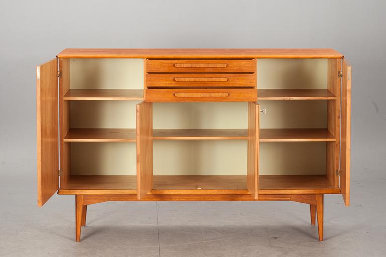 SIDEBOARD, teak. 1900-talets andra hälft.