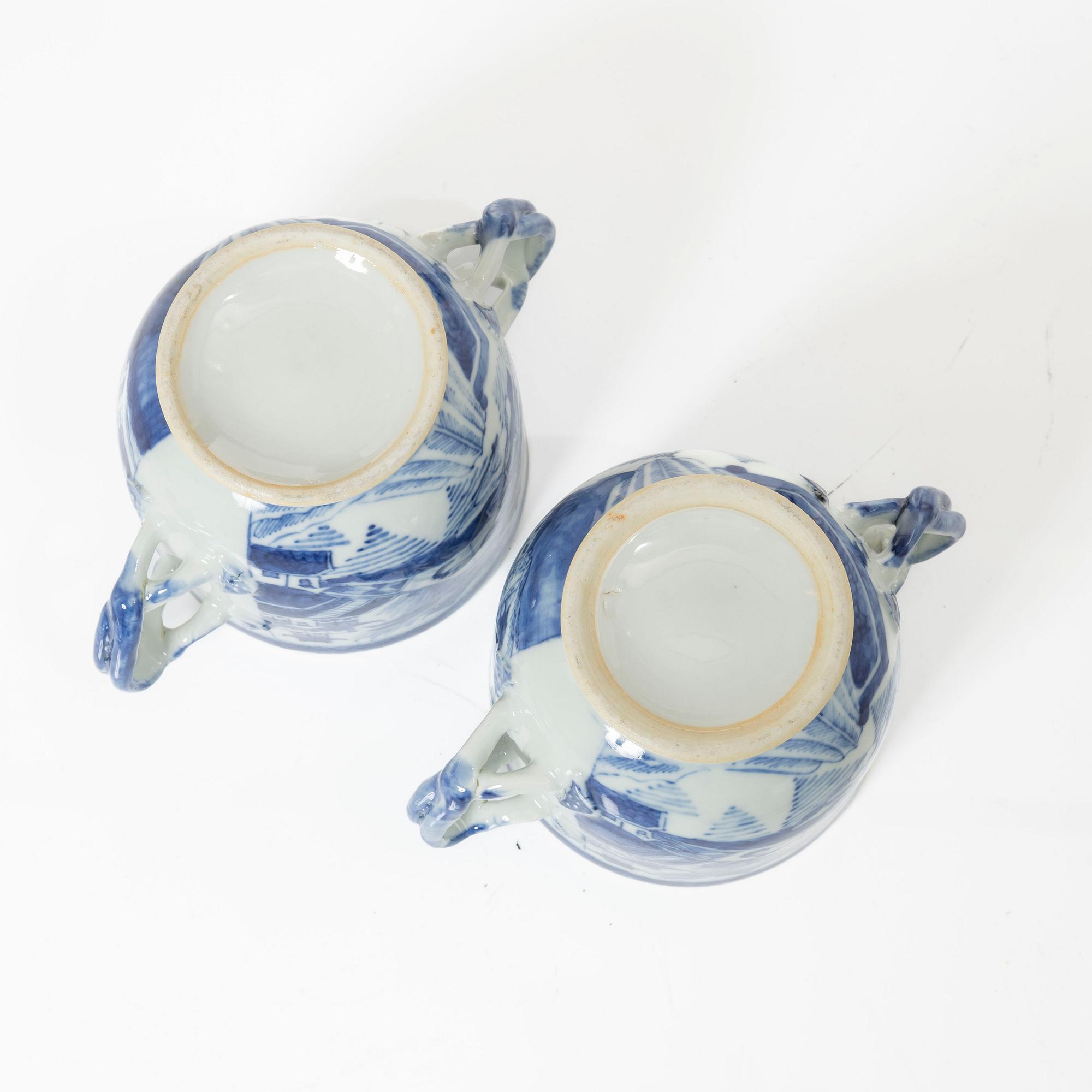 Mugg samt två muggar med lock, porslin, Kina, Qingdynastin, 1700-1800-tal.