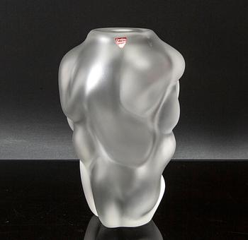PER B SUNDBERG, a signed Orrefors glass vase, model. 1996.
