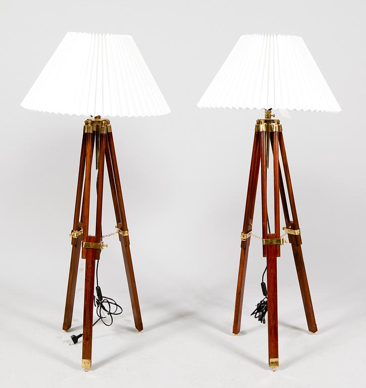 BORDS-/GOLVLAMPOR, 1 par, nautisk stil.