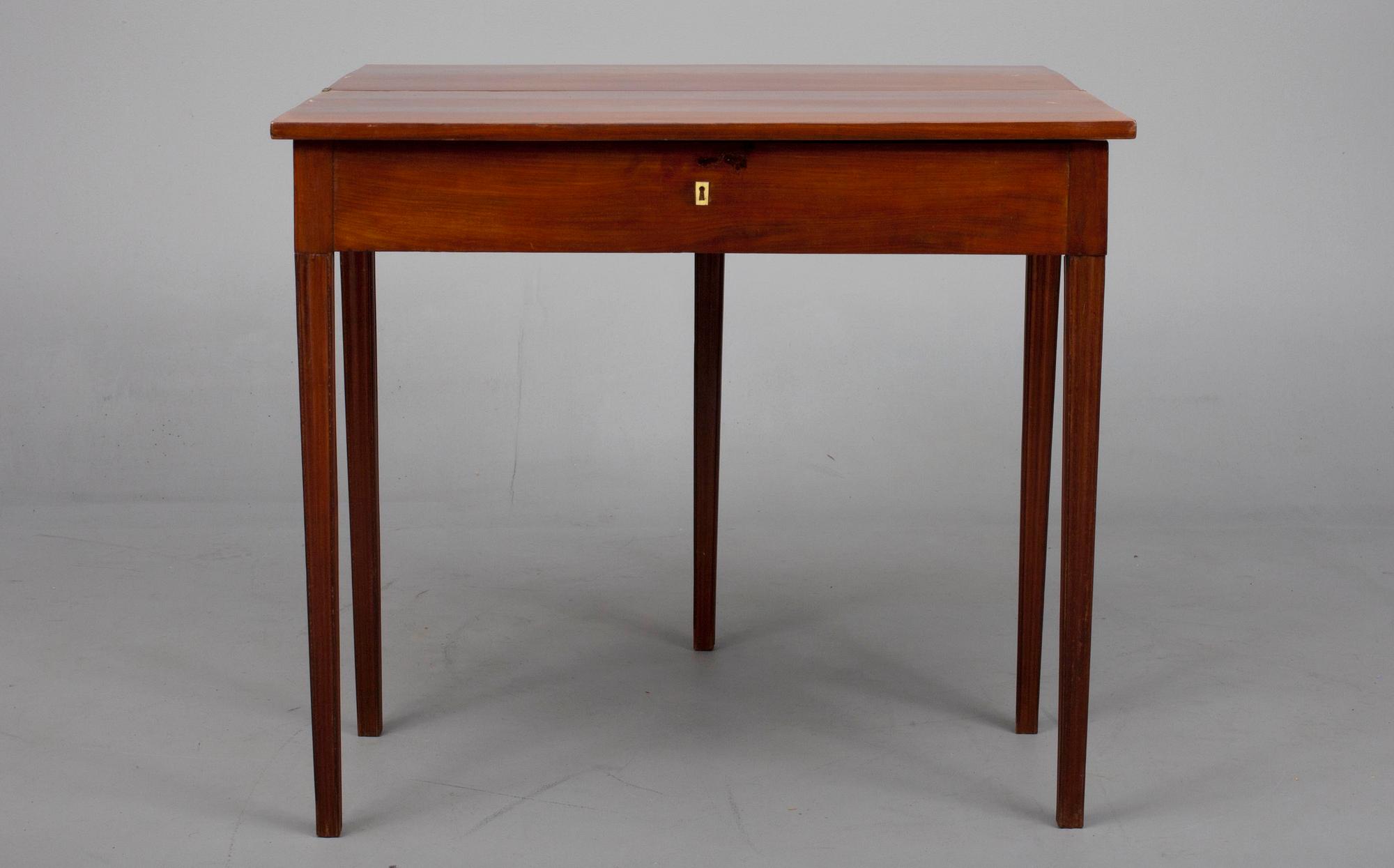 SPELBORD, mahongy, sengustaviansk, sekelskiftet 1700/1800.