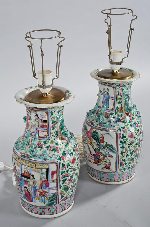 BORDSLAMPOR, ett par, porslin, Kina, omkring år 1900.