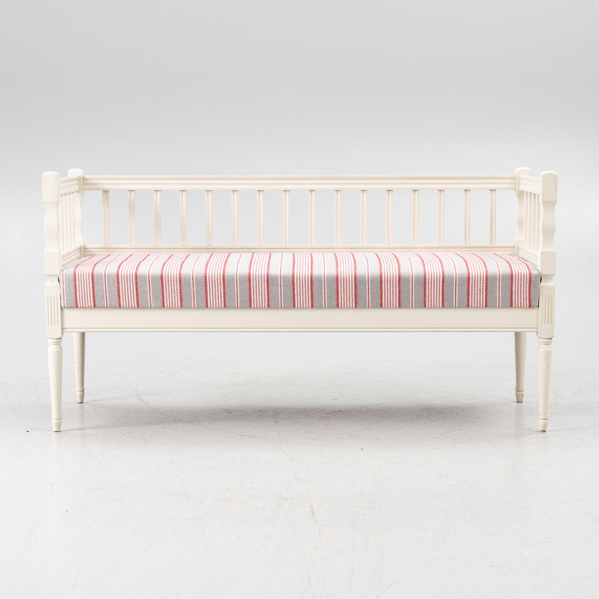 Soffa, 1900-talets andra hälft, Gustaviansk stil.