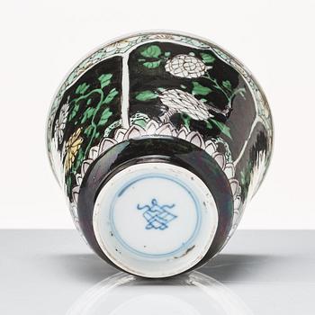 A famille noire cup, Qing dynasty, Kangxi (1662-1722).