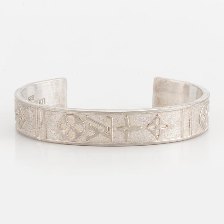 A silver bracelet, Louis Vuitton, weight 39 grams.