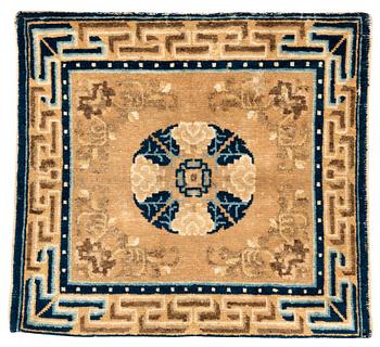 1310. ANTIQUE NINGXIA MEDITATION RUG. 62 x 67,5 cm.