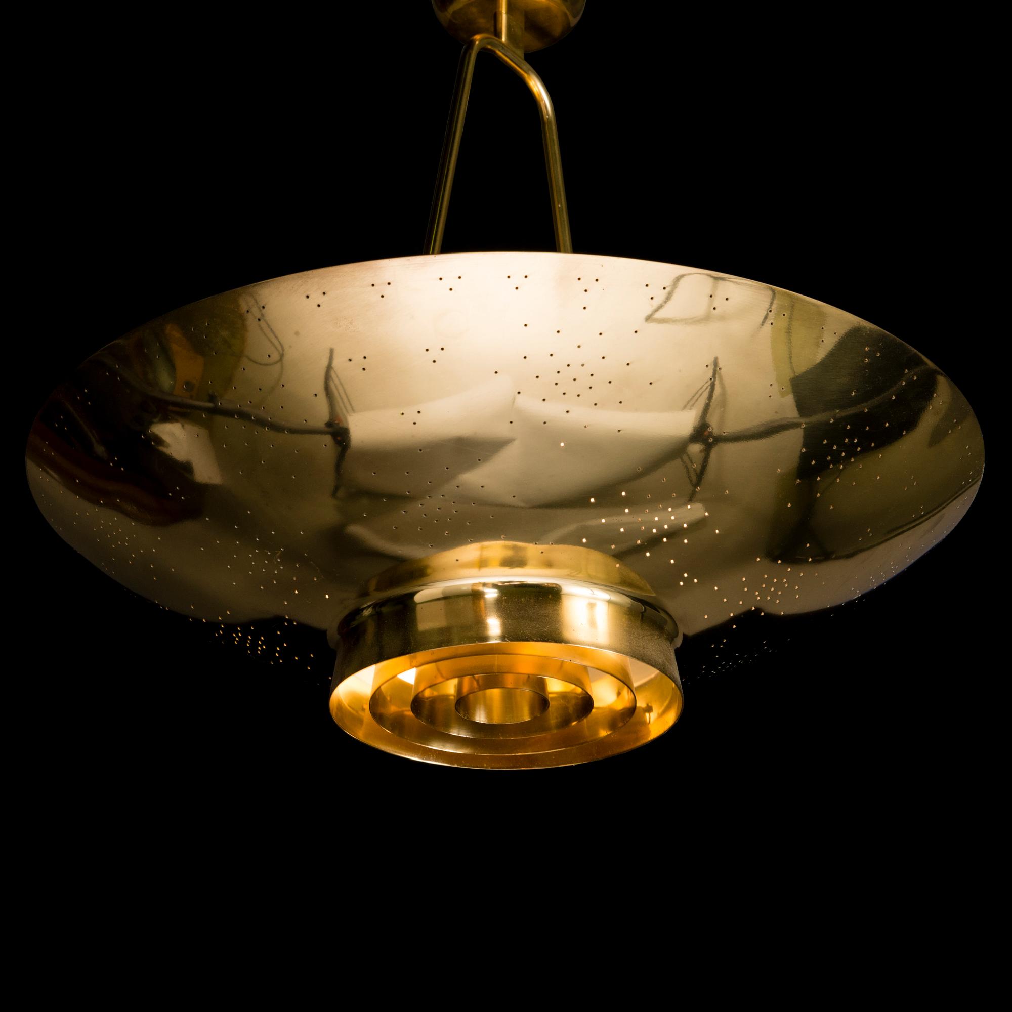 PAAVO TYNELL, kattovalaisin, malli 9060,  Taito 1900-luvun puoliväli.