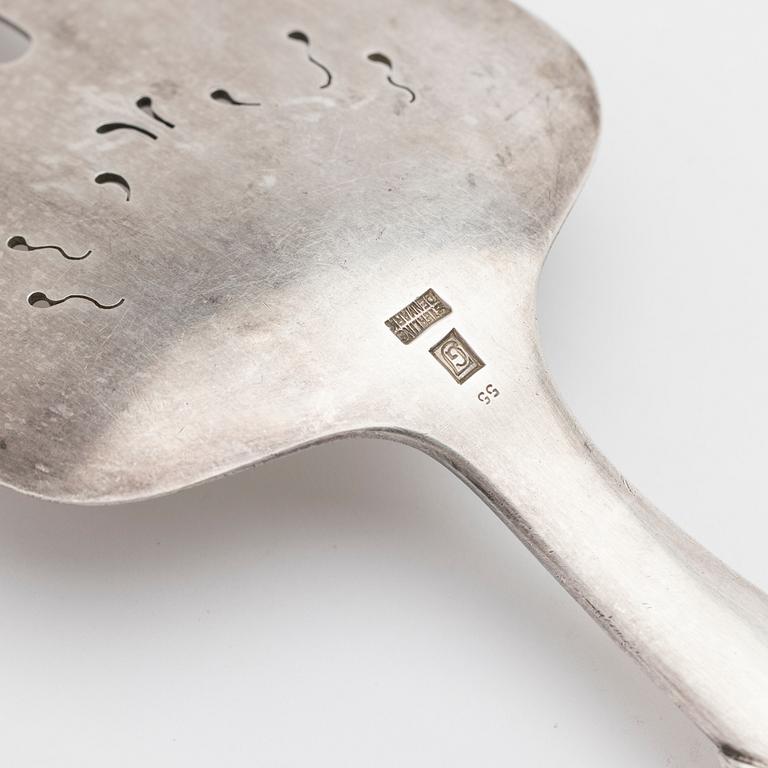 Georg Jensen, Serveringsgaffel för fisk, design no 55, sterling silver, Danmark, 1933-44.
