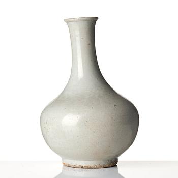 A white glazed Korean vase, Joseon.