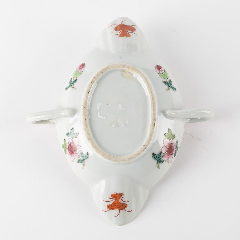 A famille rose Chinese Export sauce boat, Qing dynasty, Qianlong (1736-95).