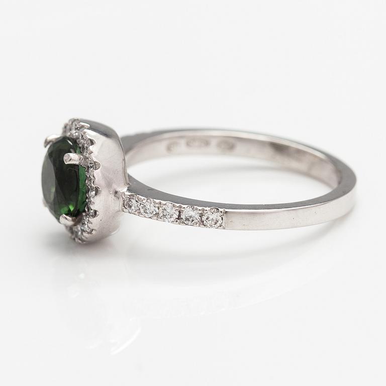 Sormus, 14K valkokultaa, turmaliina ja timantteja n. 0.40 ct yht. Benfin, Helsinki 2009.