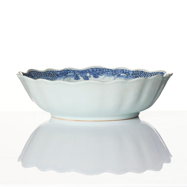 A blue and white bowl and six dessert dishes, Qing dynasty, Qianlong (1736-95).