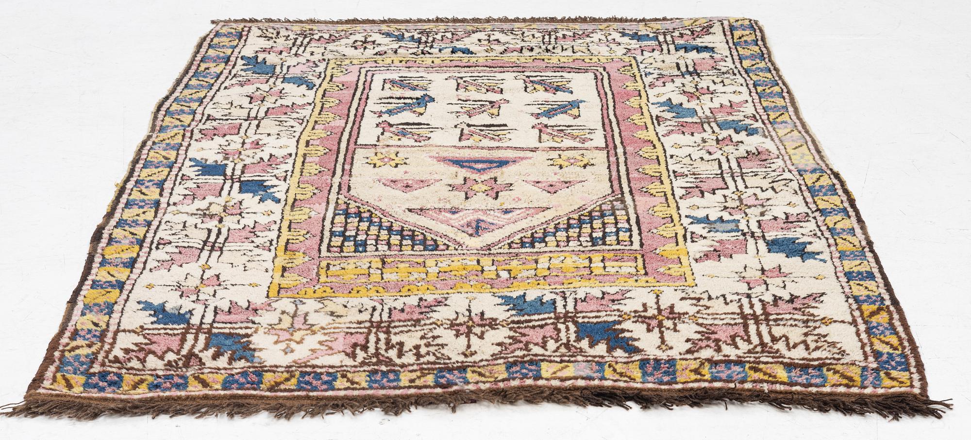 An antique Anatolian c. 152 x 116 cm.