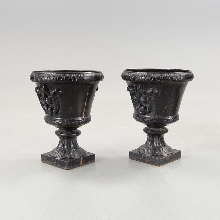 A pair of cast iron garden urns, Norrtälje.