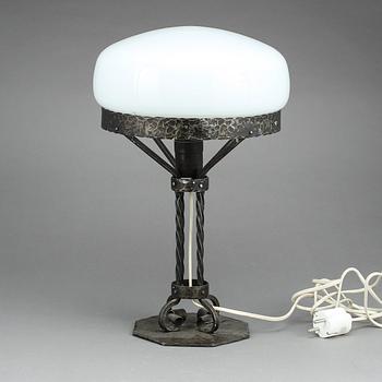 BORDSLAMPA, metall samt glas, sk Strindbergslampa, 1900-talets första hälft.