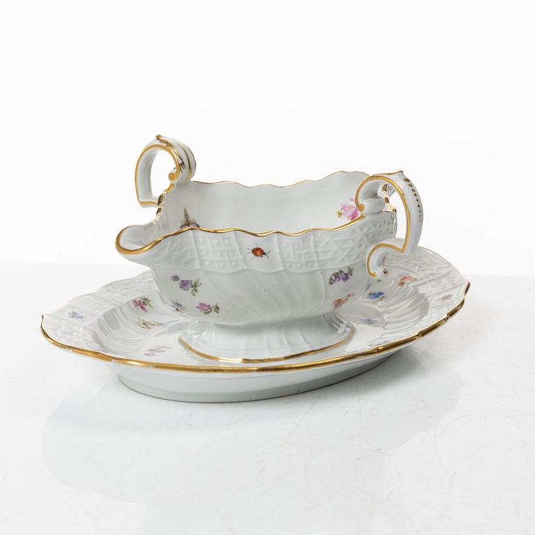 A Meissen porcelain sauce bowl, 1890s.