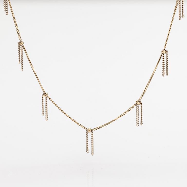 A 14K gold ankle chain.