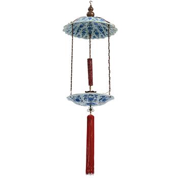 929. A Chinese hanging lantern, Qing dynasty, 19th Century.