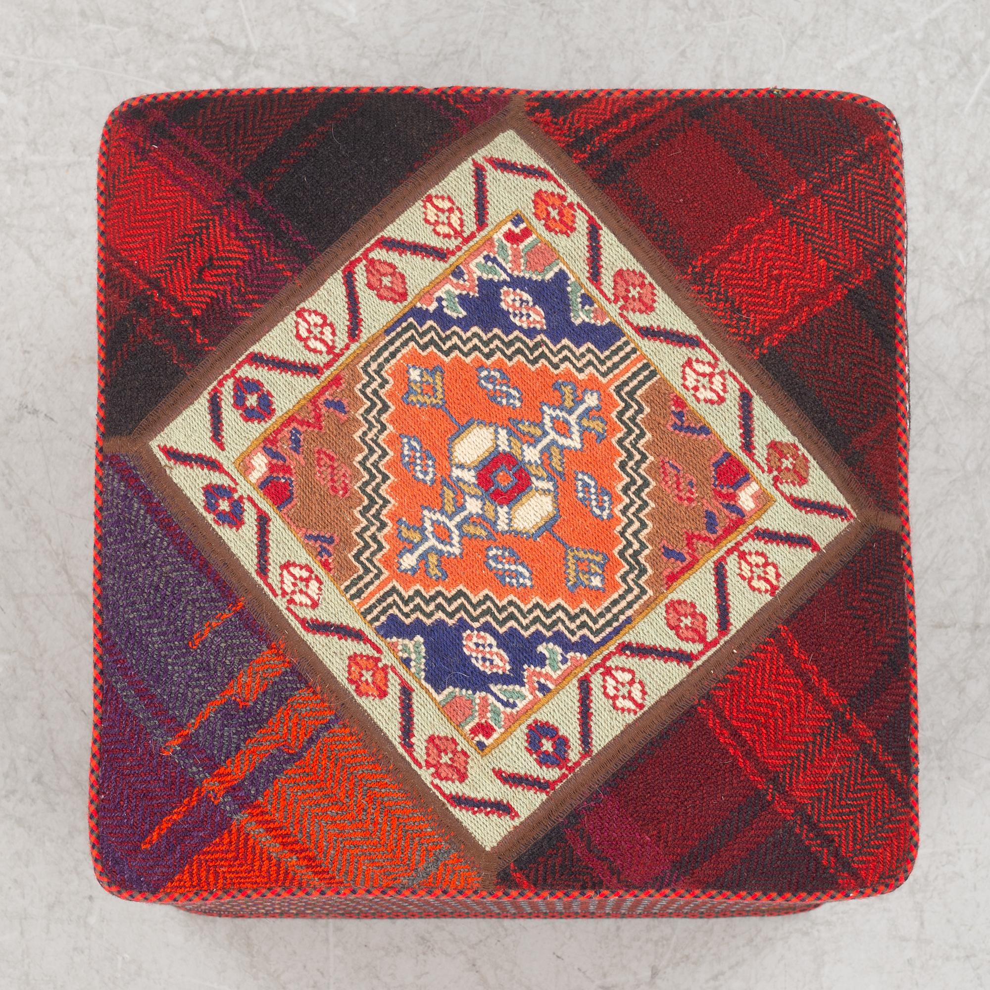 Fotpall, orientalisk, samtida.