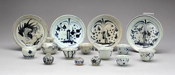 FAT samt KOPPAR och KRUKOR, 15 delar, porslin, Kina. 1800-tal.