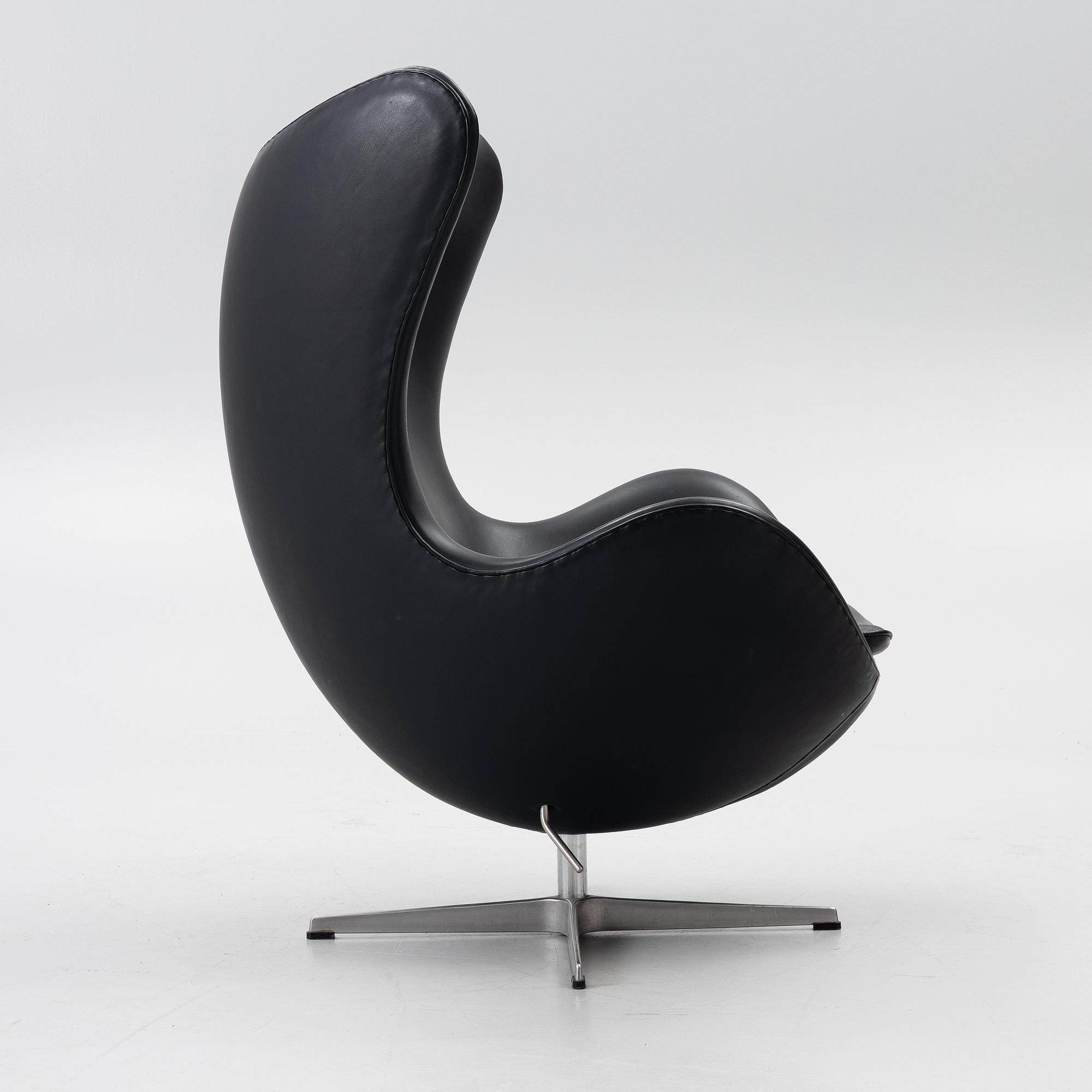 Arne Jacobsen, a 'The Egg' armchair, Fritz Hansen, Denmark, late 20th Century.