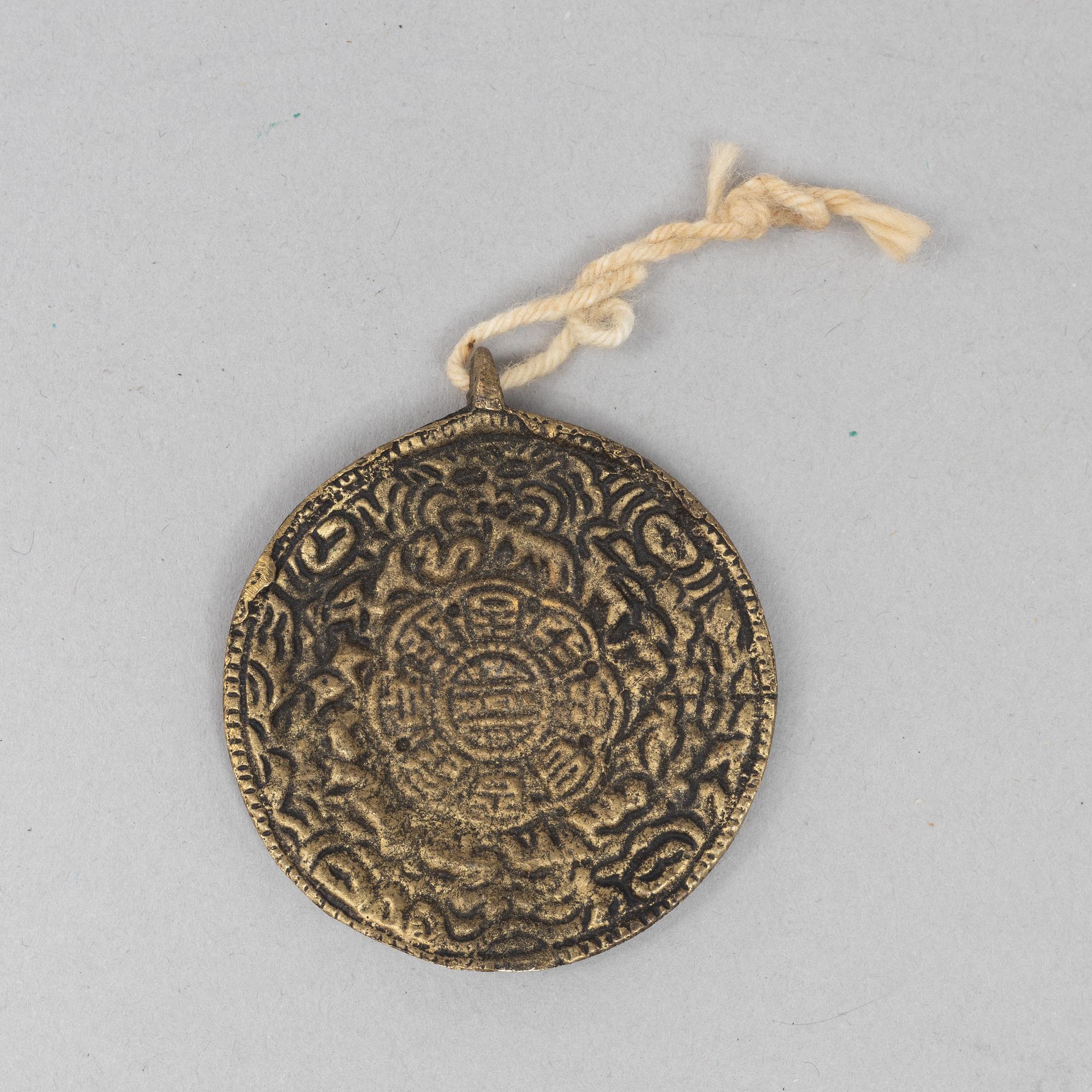 Parti tibetanska föremål, 6 st, 1900-tal.