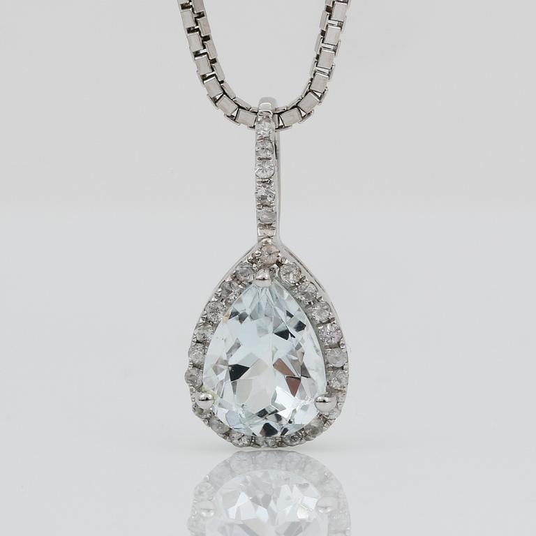 HALSSMYCKE, 18K vitguld med droppformad akvamarin  1,25 ct. Vikt 5,66 g.