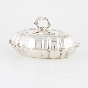 K Anderson, a silver deep dish with lid, Stockholm 1924.