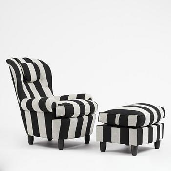 Carl Malmsten, fåtölj med fotpall, "Jättepaddan", O.H. Sjögren, Tranås, 2025.