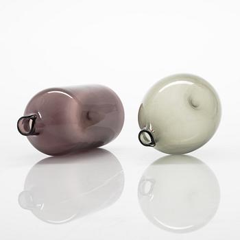 Timo Sarpaneva, a "Bird bottel" and a bottle "i 400". ISigned Timo Sarpaneva Iittala.