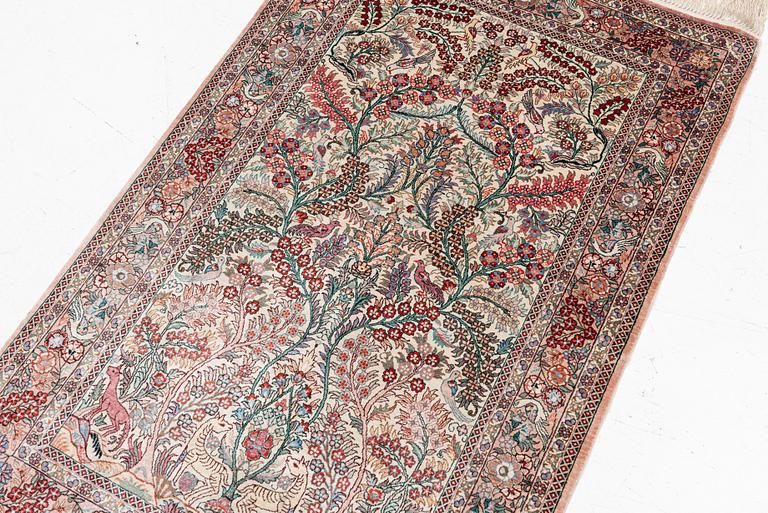Rug, Hereke design, silk, approx. 122 x 77 cm.