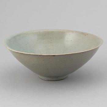 A Sawankhalok jar with cover and a pale celadon glazed bowl for the South East Asian market.