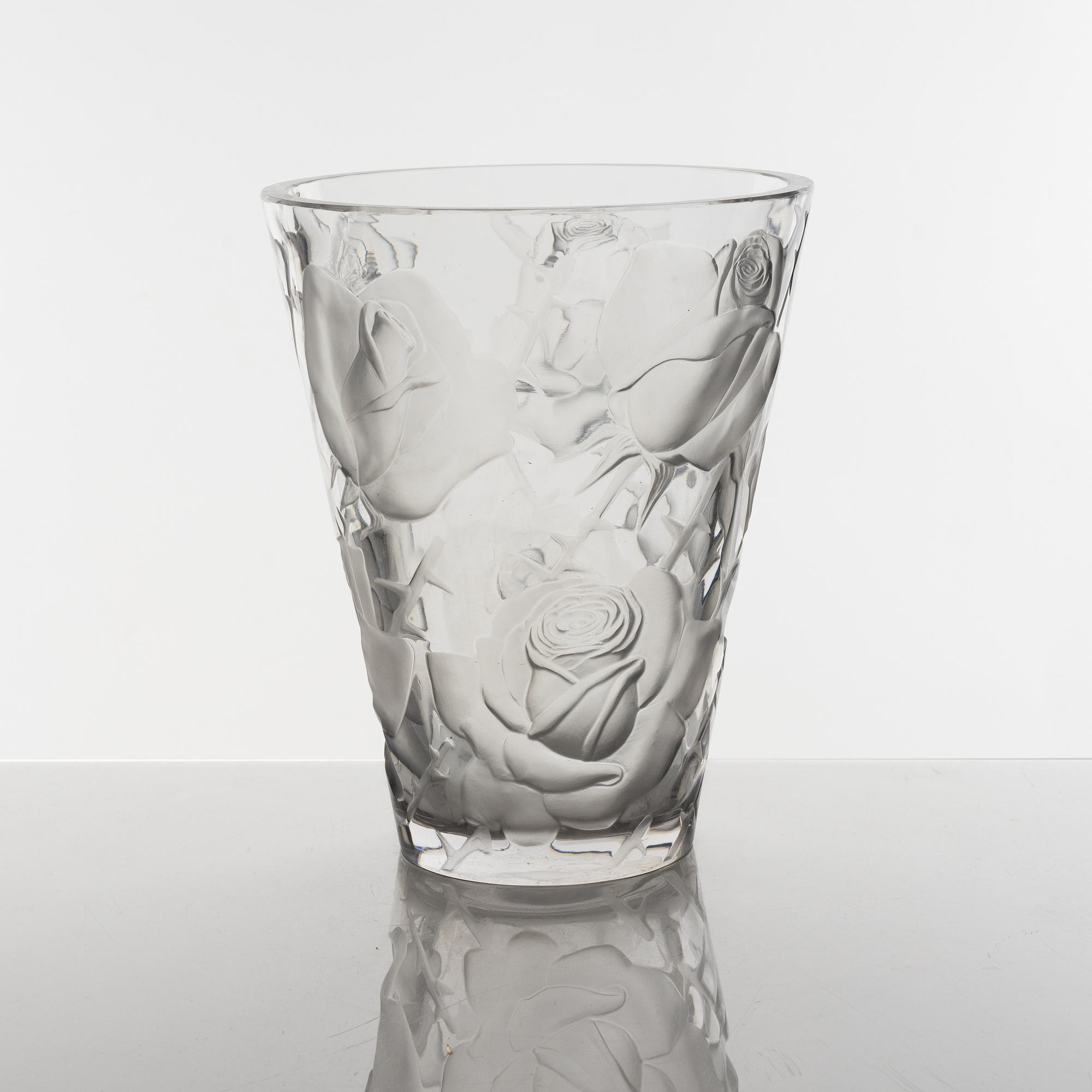 Lalique, a glass 'Ispahan rose' vase, second half of the 20th century.