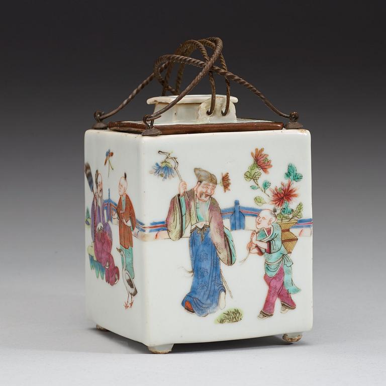 A teapot with cover and separate warmer, decorated with figures and flowers, Qing Dynasty, 19th Century.