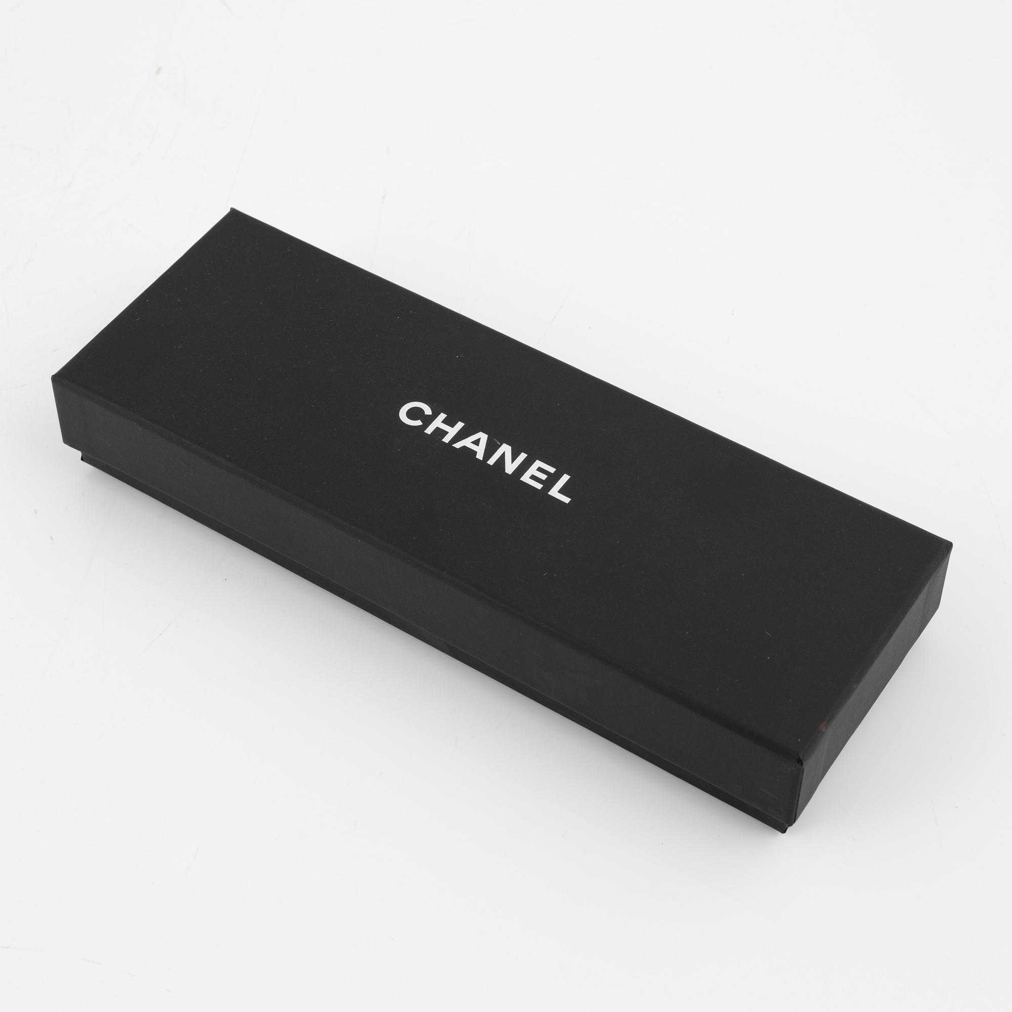 Chanel, A choker necklace, 2022.