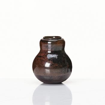 A Japanese tea jar, Edo period (1603-1868).