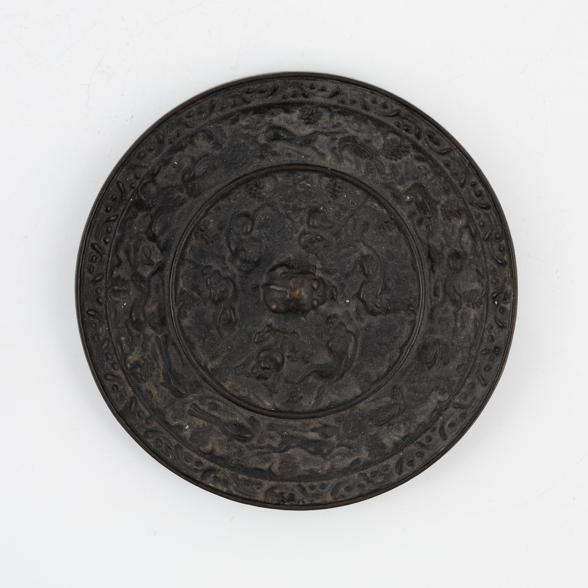 Spegel, brons. Tangdynastin (618-907).