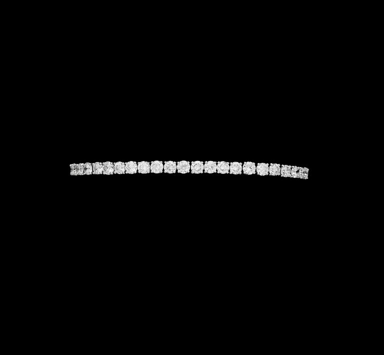 ARMBAND, 47 briljantslipade diamanter, tot. 9.65 ct.