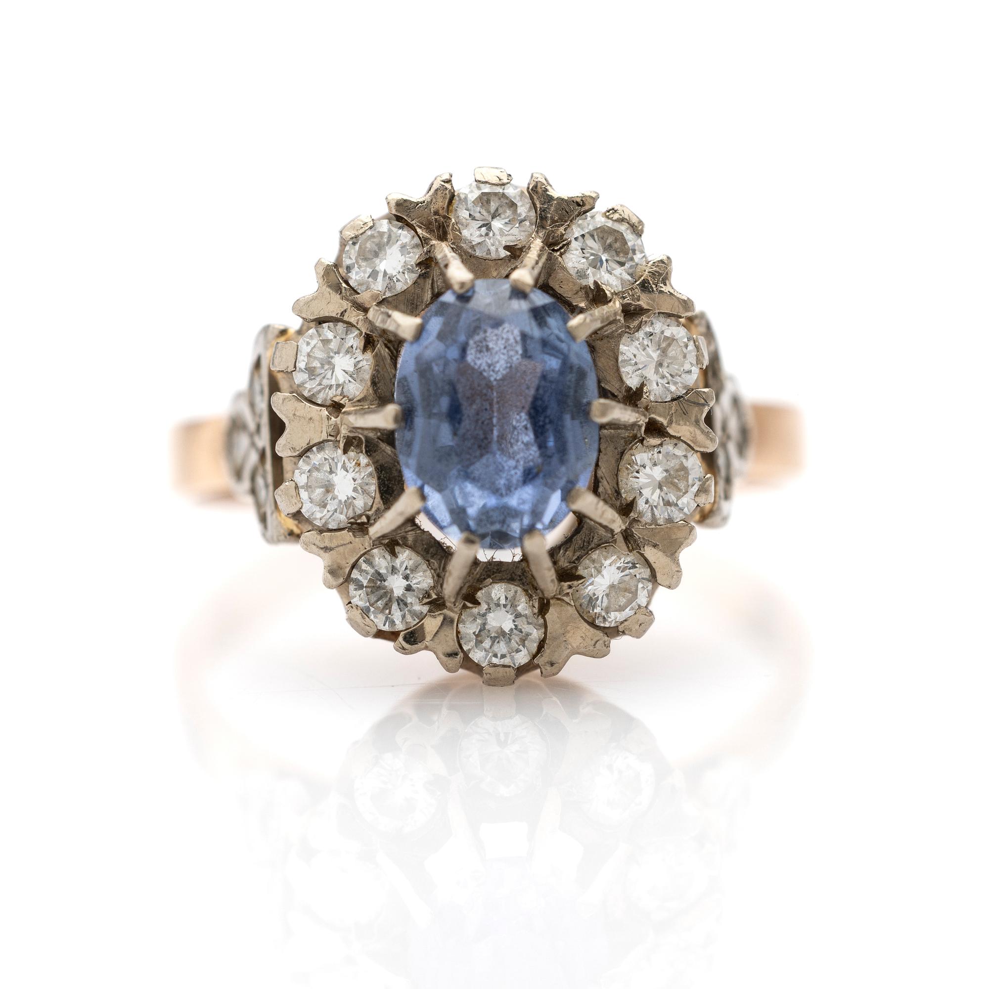 Ring, 18k gold with diamonds and sapphire.