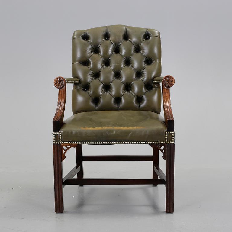 KARMSTOL, engelsk stil, 1900-talets slut.