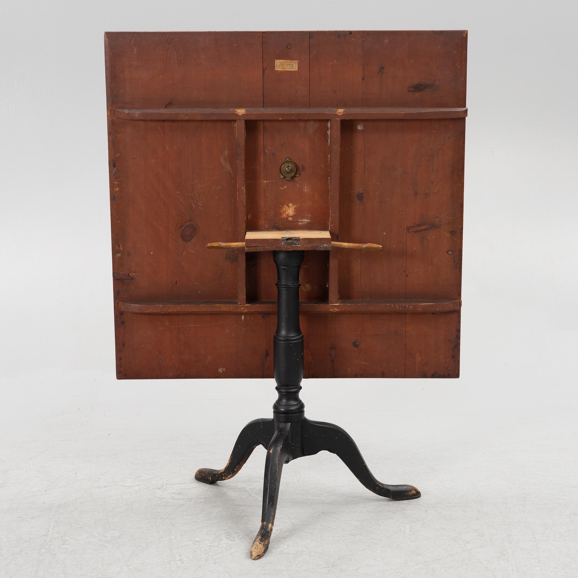 A folding table by Lars Erik Lindell (master in Köping, Sweden 1818-1843).
