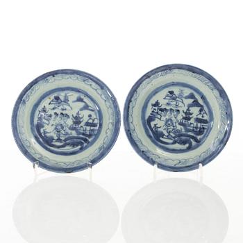 A set of thirteen Chinese blue and white porcelain dishes, Qing dynasty, 19th century.