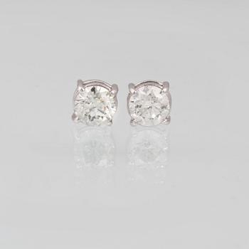 ÖRHÄNGEN, 18K vitguld med briljantslipade diamanter ca 2.02 ct. Vikt.