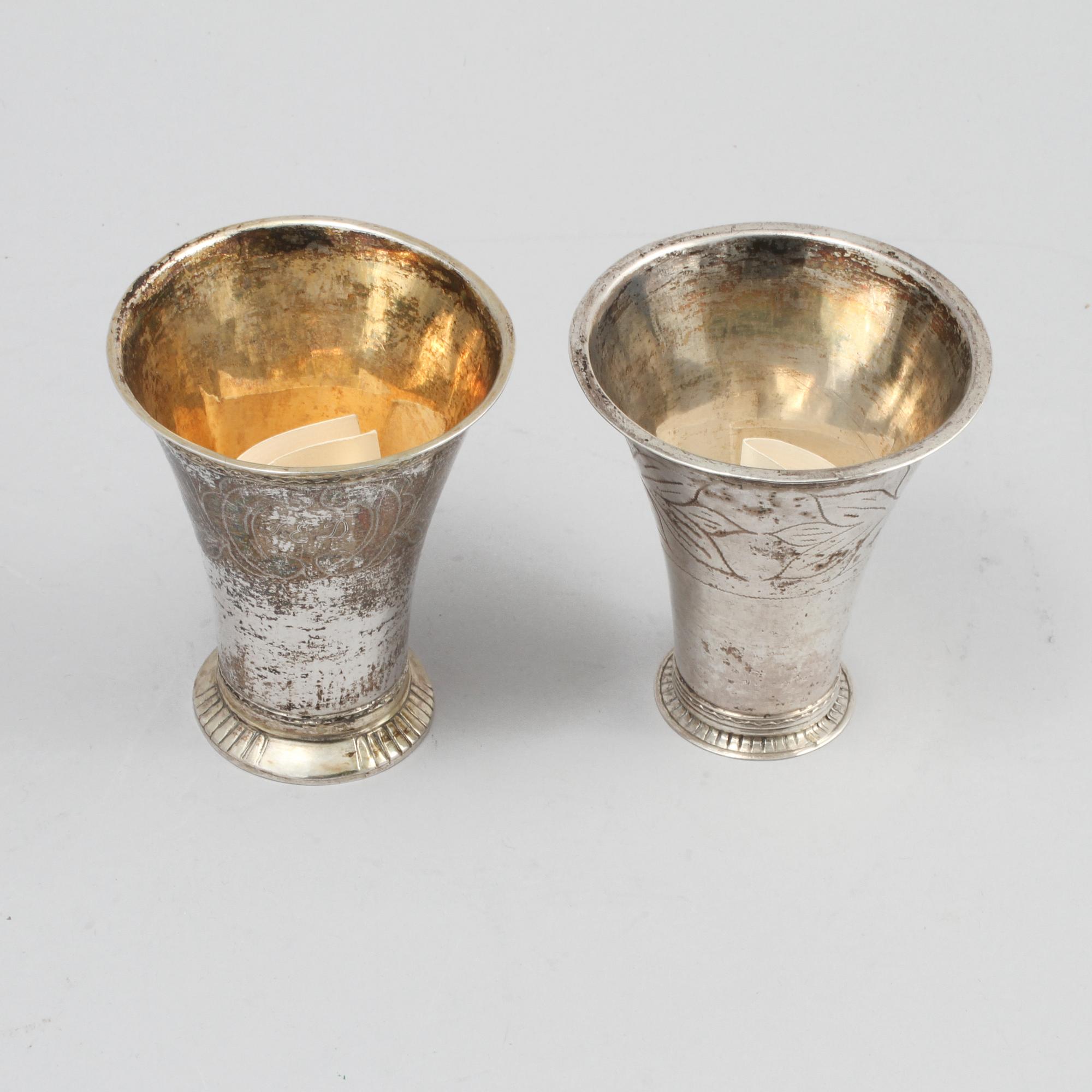 BÄGARE, 2 st, silver Olof Peter Almén, Hedemora, 1796 samt Lars Bjugg, Jönköping, 1809. Vikt 109 g.