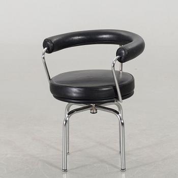 LE CORBUSIER, snurrfåtölj "LC7" Cassina 1900-talets senare del.