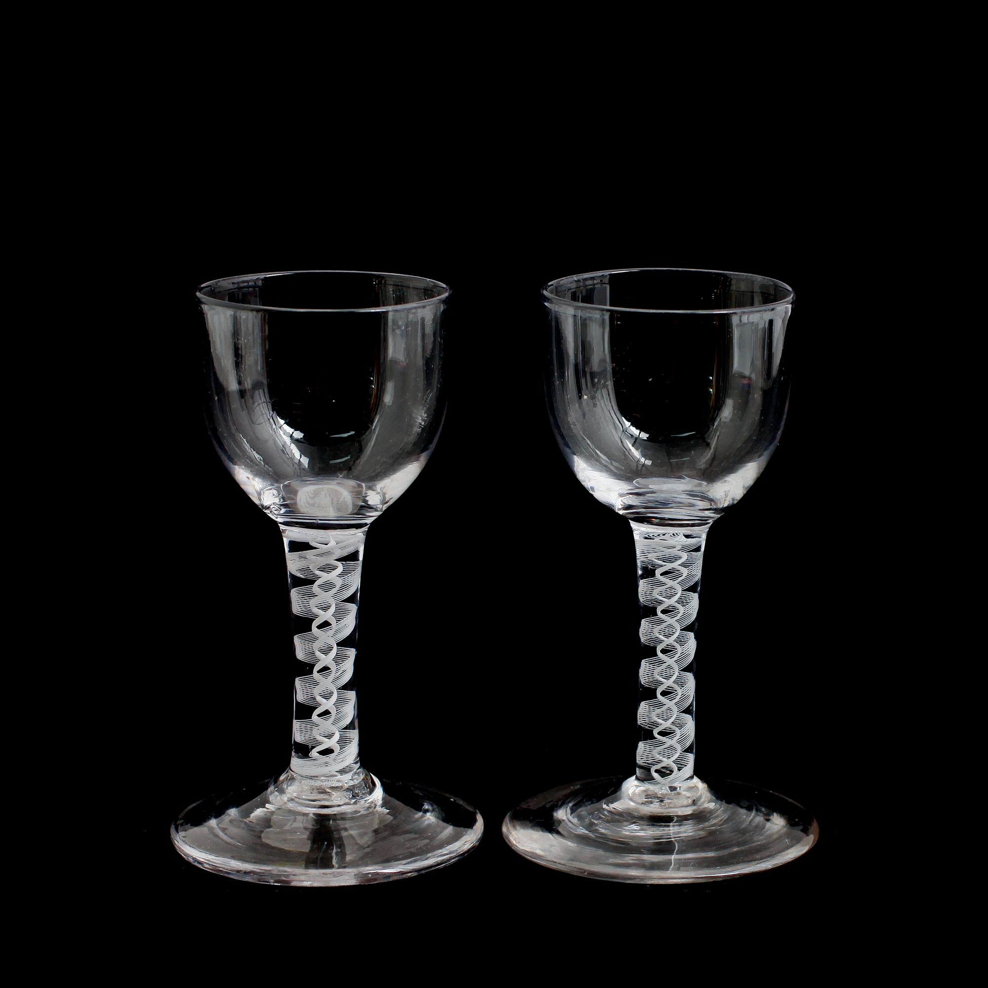VINGLAS, 2 st, sannolikt England, 1700-/1800-tal.