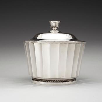 An Atelier Borgila tureen, Stockholm 1952, sterling.