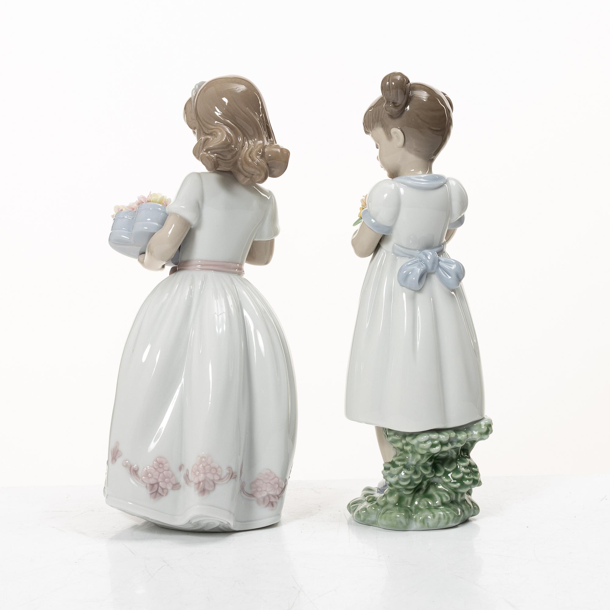Lladró, 5 figuriner, " Flowers for mommy", "For a special someone", "Gime me a hug", "Classic scout", " Off to school".