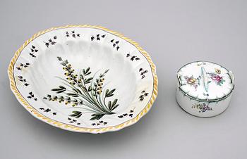 PARTI FAJANS, smörask samt fat, sekelskiftet 1900.